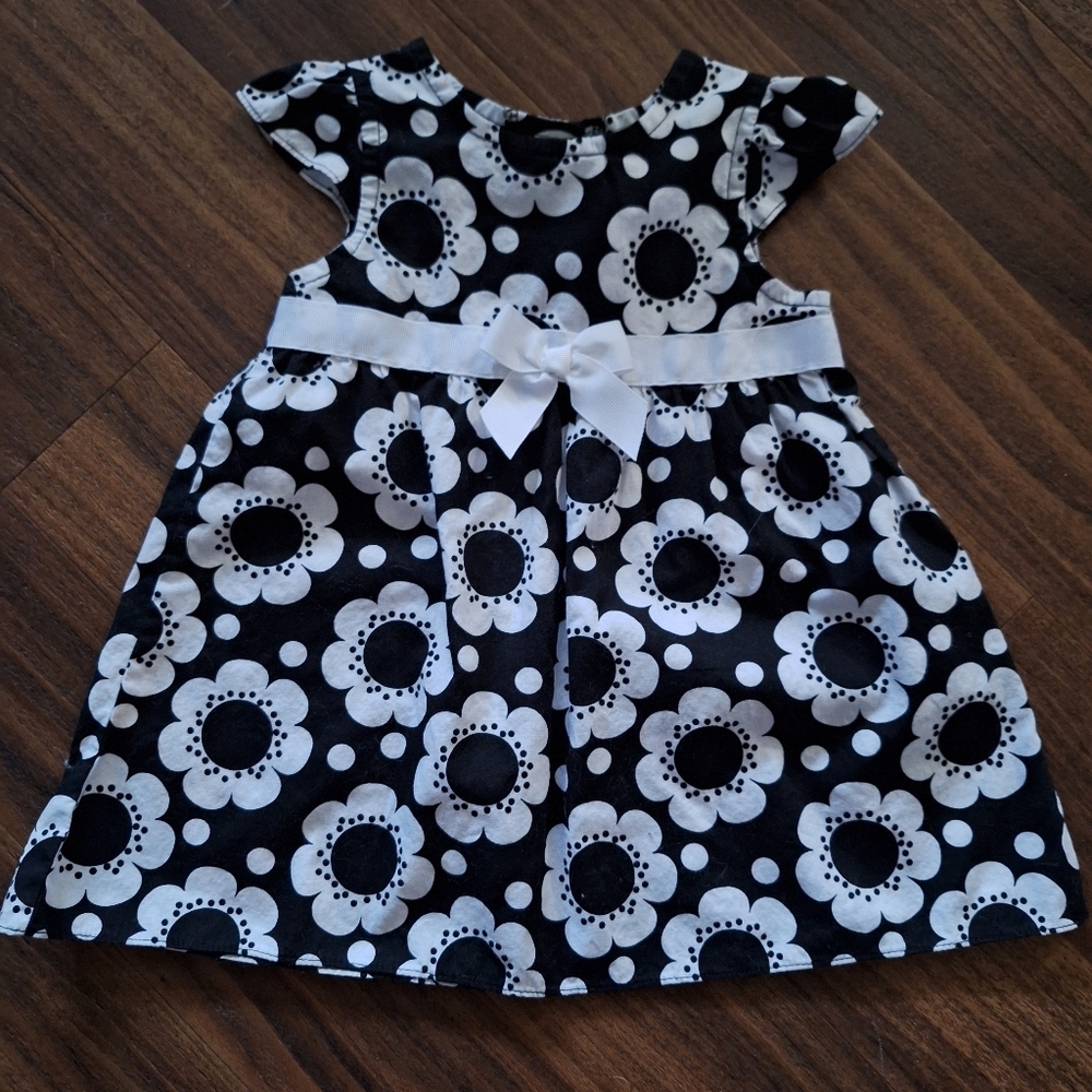 5/$20 Izzie Floral Black and White Kids Dress 12M